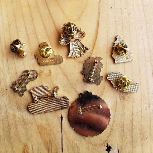 Lot of Nine Vintage Christmas Novelty Pins - Picture 4 of 6